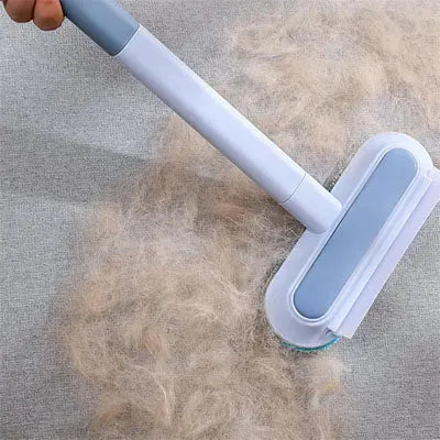 Brosse anti poil en action