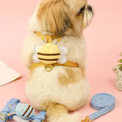 chien avec harnais petit chien motif abeille