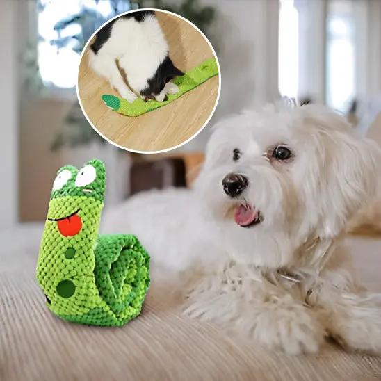 chien avec peluche pour chien escargot