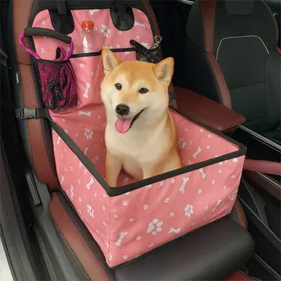 chien dans siege chien auto rose
