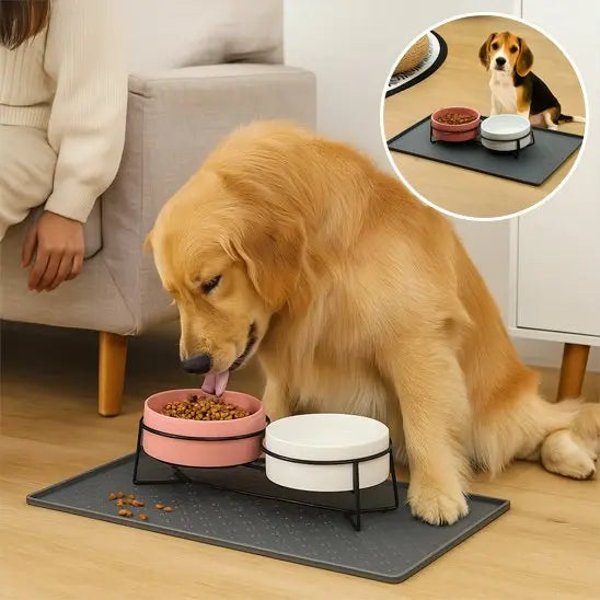 chien mangeant dans gamelle posee sur Tapis Gamelle Antiderapant pour Chien