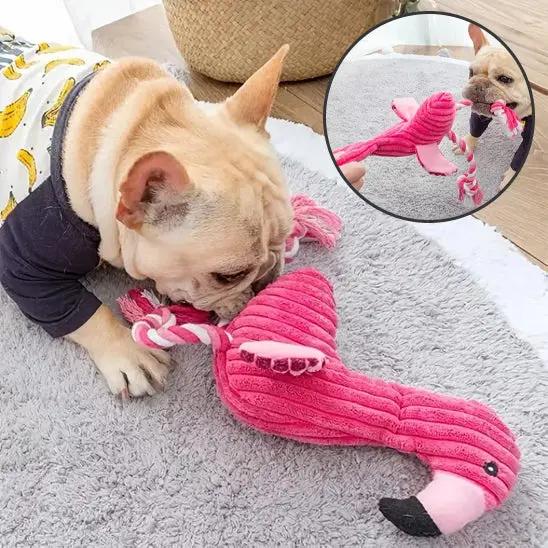chien reniflant peluche pour chien flamant rose