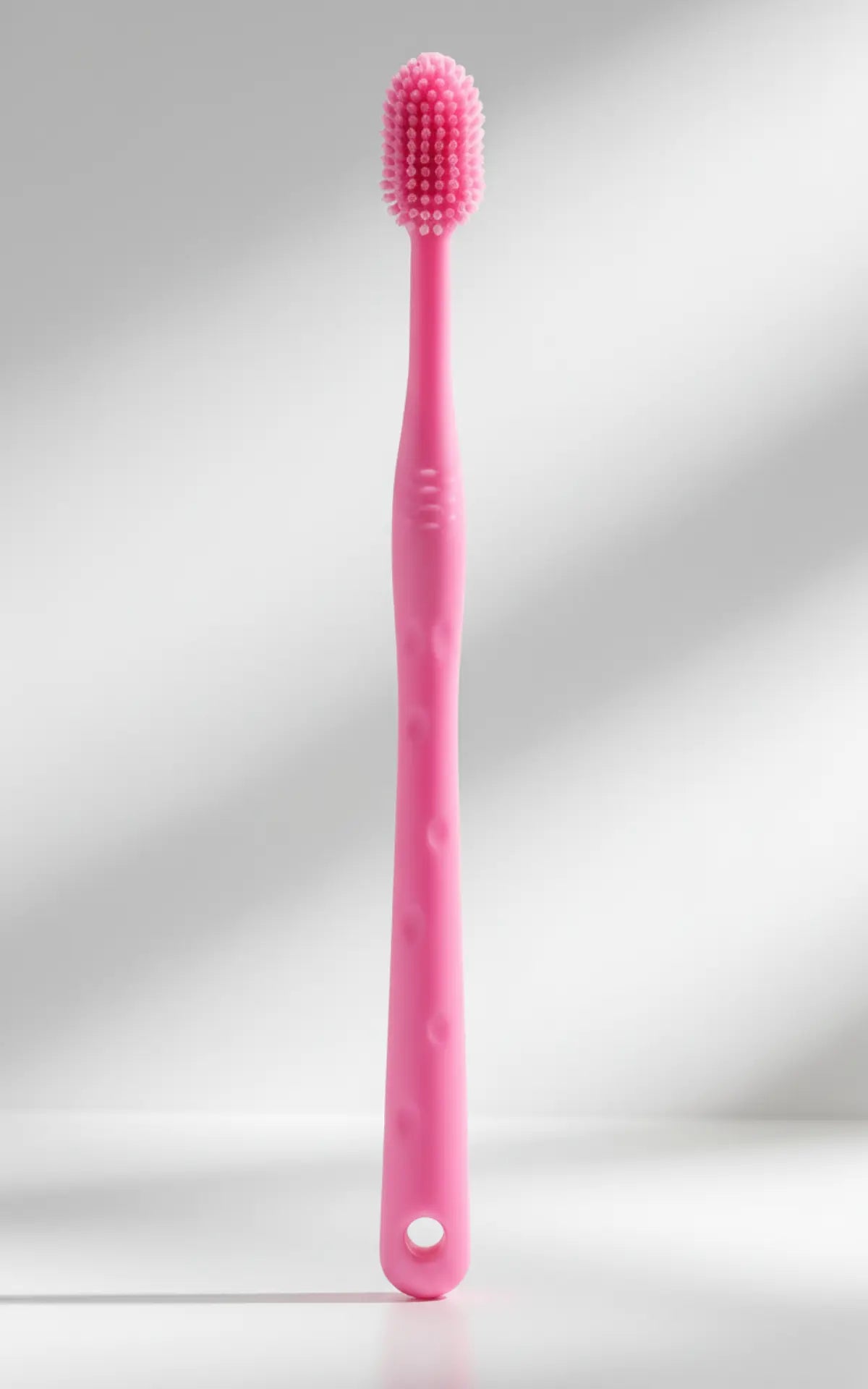 photo professionnelle brosse a dent chien rose